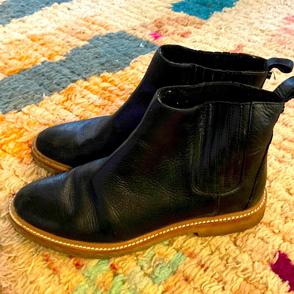 Botkier Chelsea boot in black leather